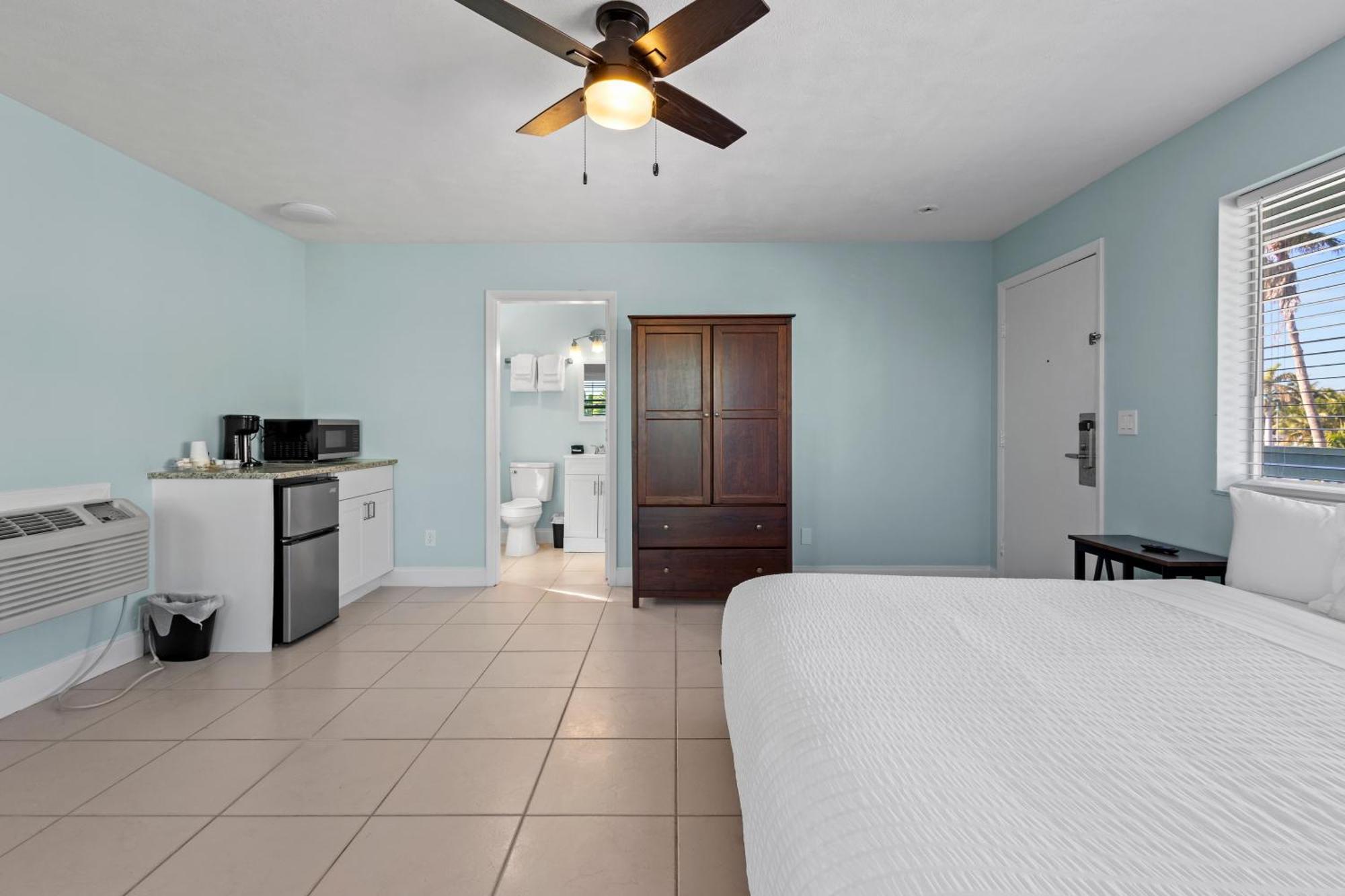 Partial Ocean View Hotel Room- King Bed #1 Fort Pierce Exterior foto