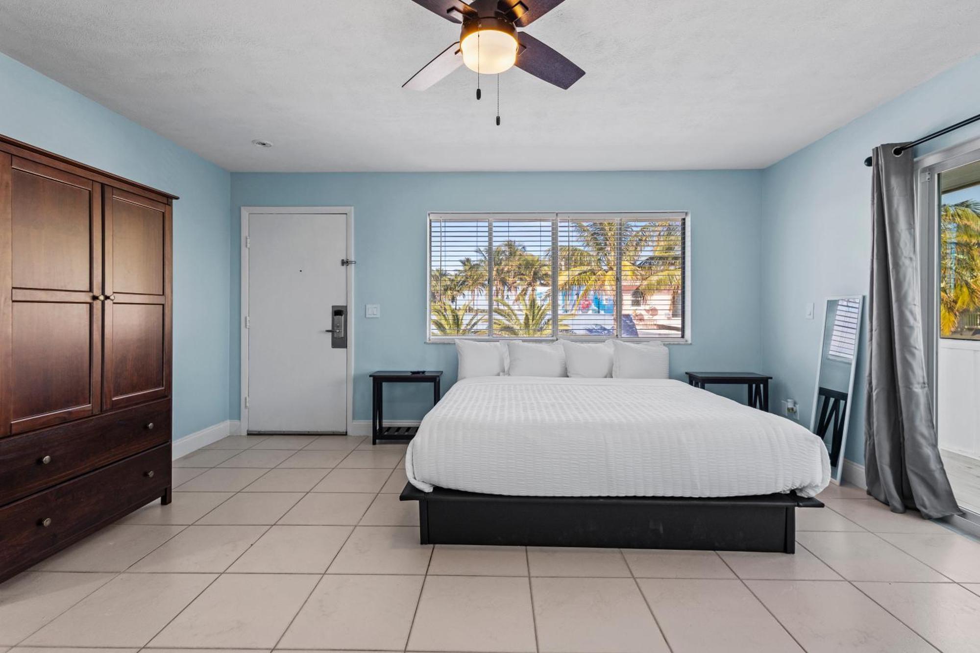 Partial Ocean View Hotel Room- King Bed #1 Fort Pierce Exterior foto